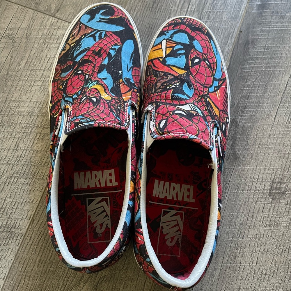 RARE : Vans x Marvel Spider-Man Vans Slip on shoes